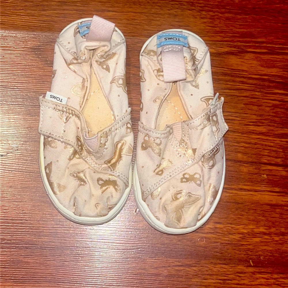 Toddler size 6 toms .. used